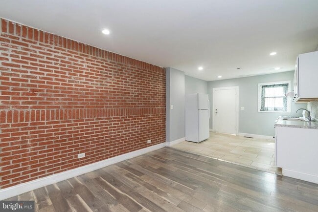 Building Photo - 2018 N Monroe St
