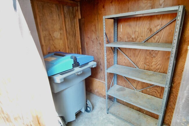 Building Photo - 1597 Drake Dr