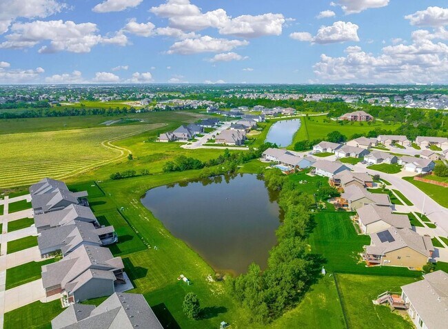 Building Photo - Luxurious Bel Aire Home