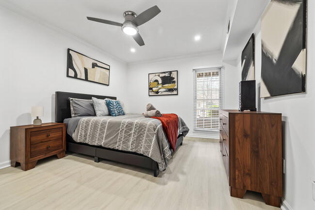 Bedroom features a Queen sized bed - 3091 Colonial Way