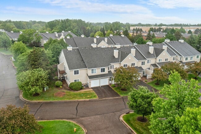 Building Photo - 2230 Ranchview Ln N