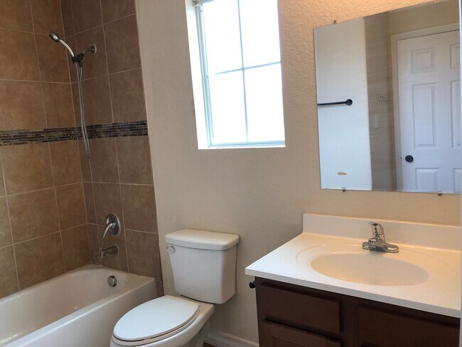 Building Photo - Town home for rent