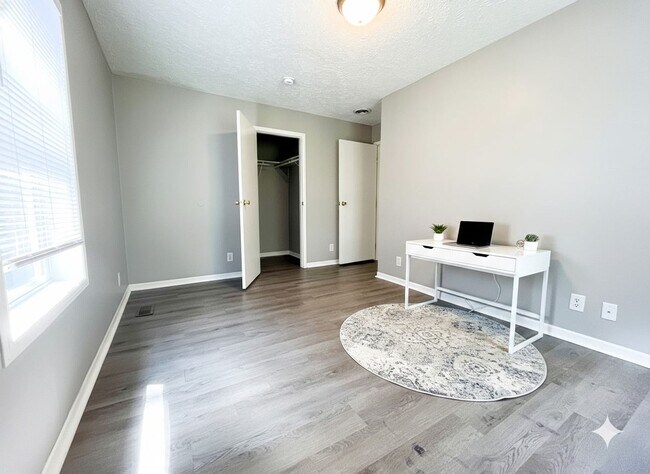 Building Photo - Move-In Ready 4 Bed, 2 Bath with 1-Car Garage and Updated Kitchen