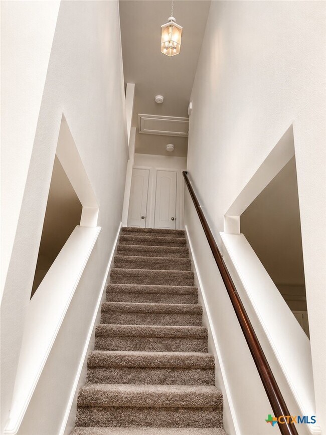 Building Photo - 215 San Saba