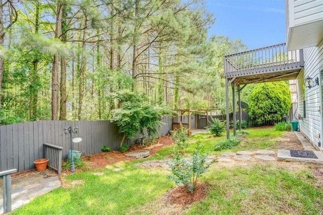 Building Photo - 142 Stoneforest Dr