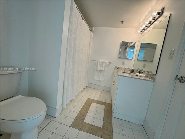 Building Photo - 1200 Brickell Bay Dr