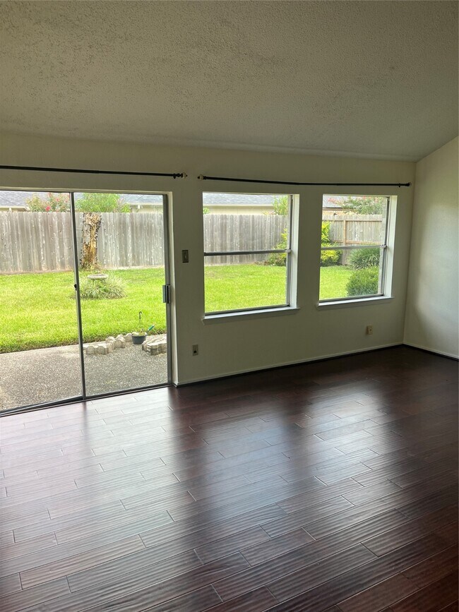 Building Photo - 4250 Bridledon Ln