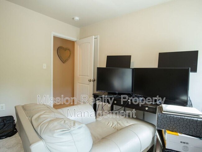 Building Photo - 11412 Parrish Creek Ln