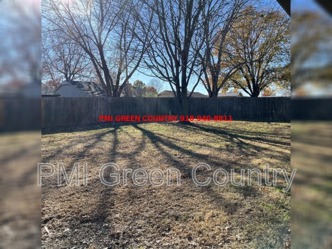 Building Photo - 1203 W Austin St