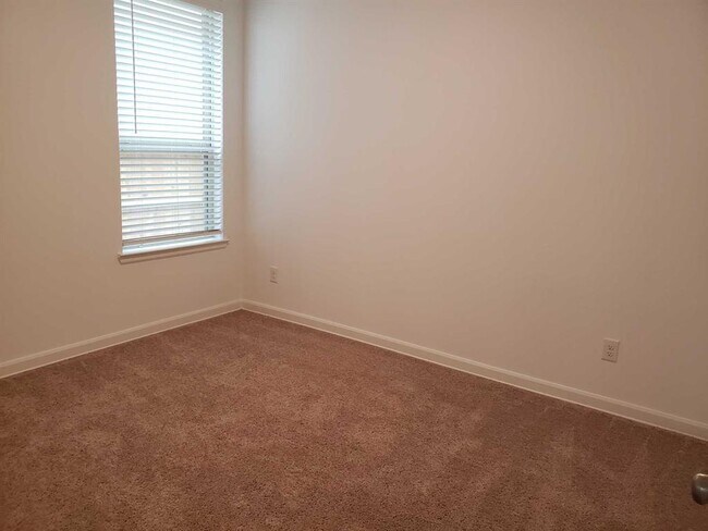 Building Photo - 3712 Castle Rock Dr
