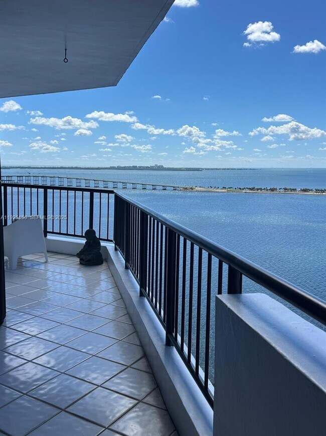 Building Photo - 1581 Brickell Ave