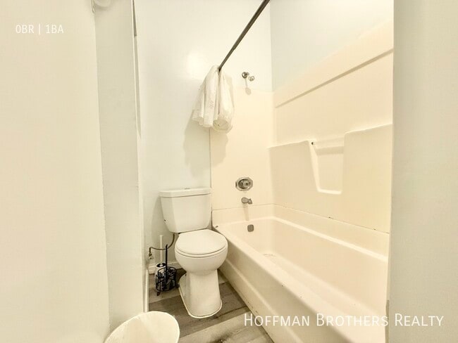 Building Photo - 1420 Flower St