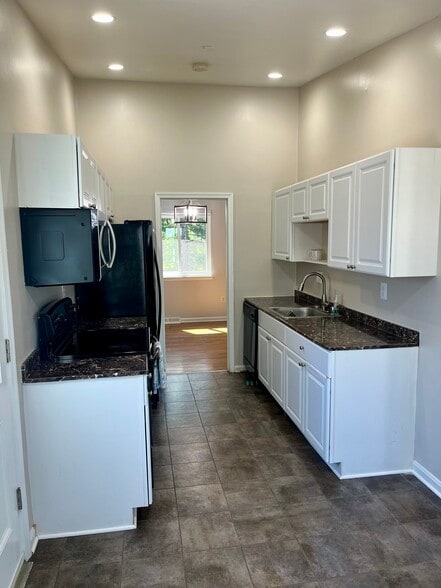 Kitchen - 13202 Wilton Oaks Dr