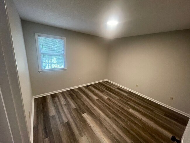 Building Photo - 5311