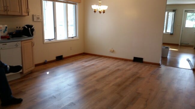 Building Photo - 10 Parkdale Dr