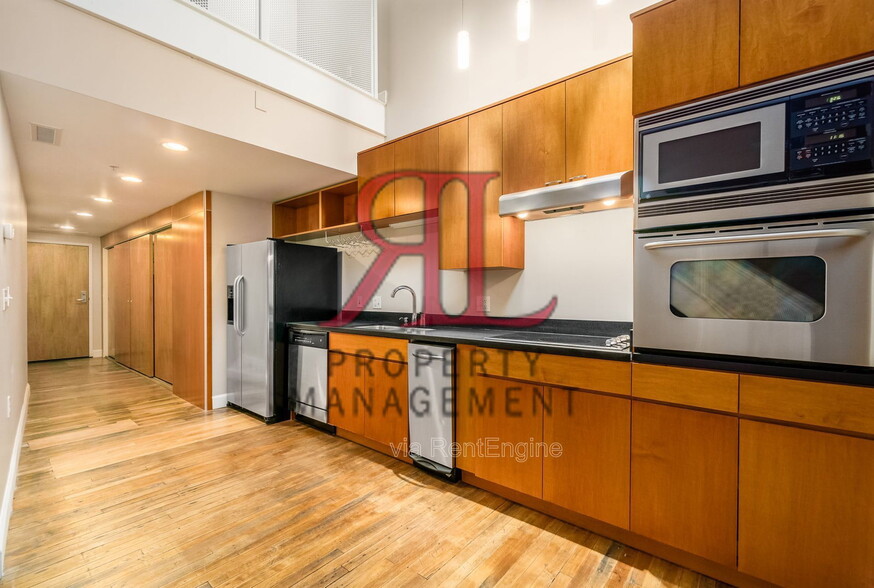 Building Photo - 106 N High St