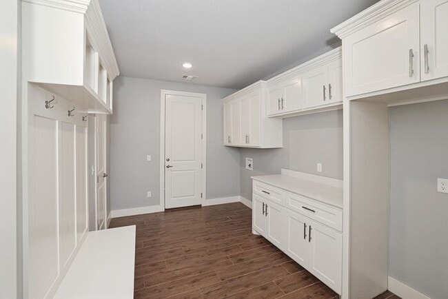Building Photo - 9240 Highland Springs Dr