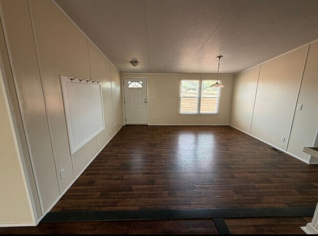 Building Photo - 3br 2ba on 1.5 acres in Blanchard!!