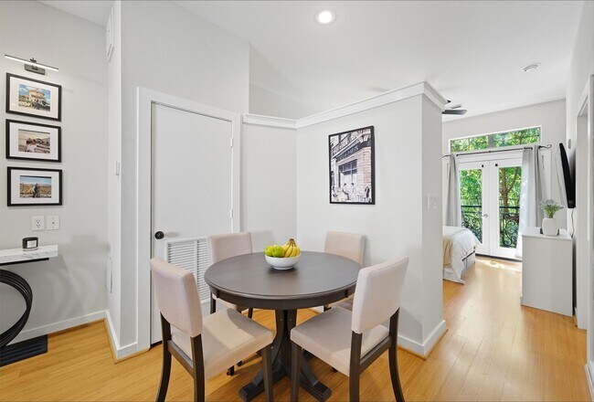 Building Photo - 806 Jackson Hill St