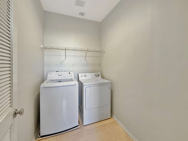 Building Photo - Welcome Home to the Treana Community in Stevenson Ranch 3BR 2 BA