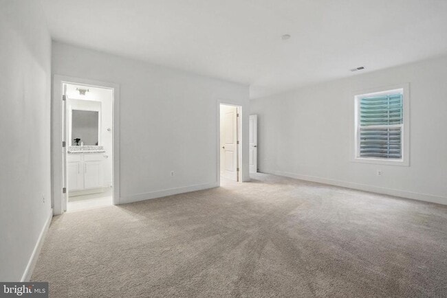 Building Photo - 5604 Clermont Dr