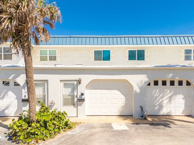 Building Photo - Furnished Coastal Living Condo