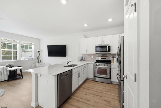 Building Photo - 222 Hermosa Dr