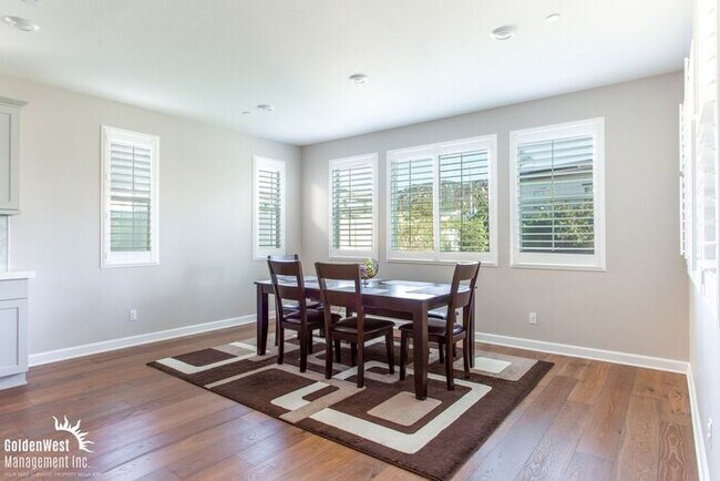Building Photo - Stunning 5Bdm 3.5Ba Home in Escondido with...