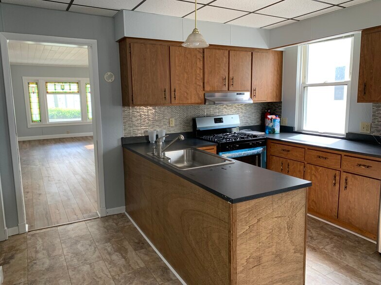 155 Kitchen/First Floor (new stove/oven) - 155 Main St