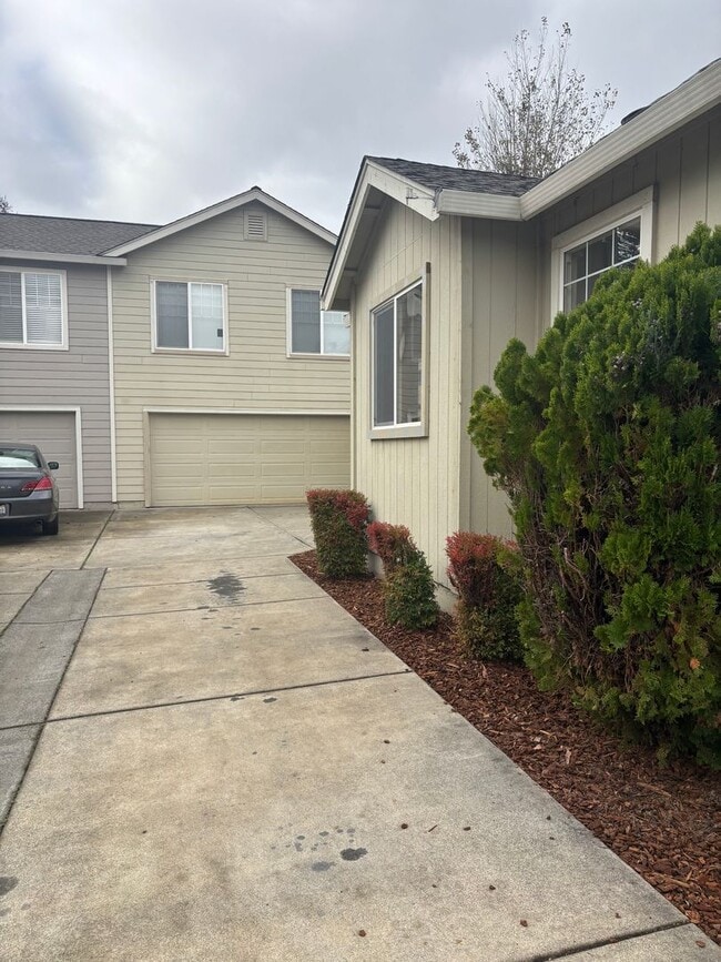 Building Photo - rh2643bussdr