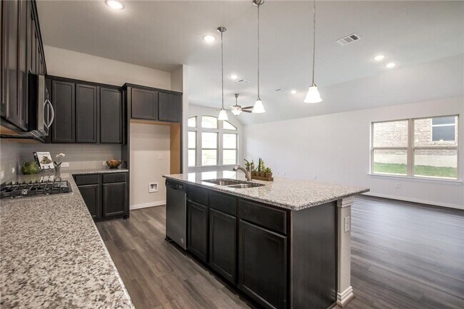 Building Photo - 708 Sunny Ridge Dr