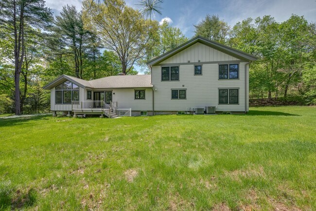 Building Photo - Modern Farmhouse 3 Bedroom 3.5 Barhroom