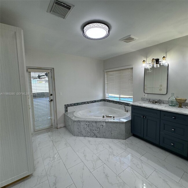 Building Photo - 4261 SW 22nd St