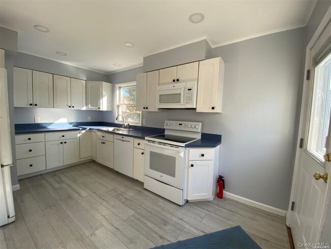 Building Photo - 52 Grand Pl