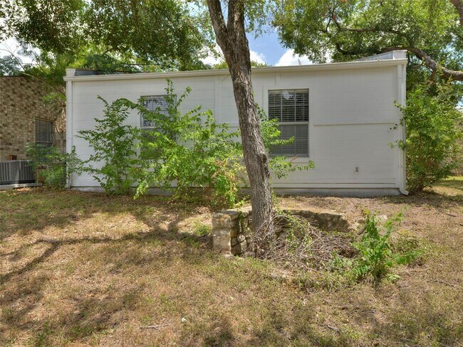 Building Photo - 1010 Cushing Dr
