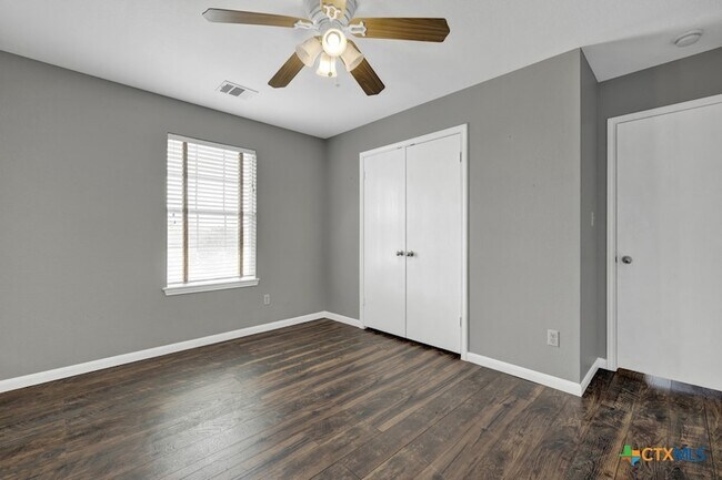 Building Photo - 400 Summer Dr