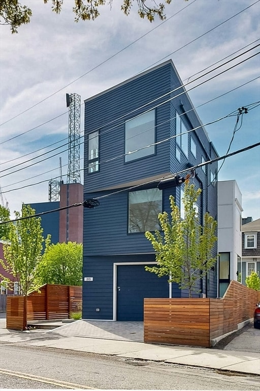 Building Photo - 213 Third St