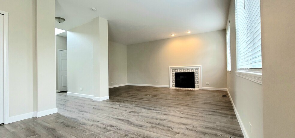 Building Photo - 12824 Meadow Ln