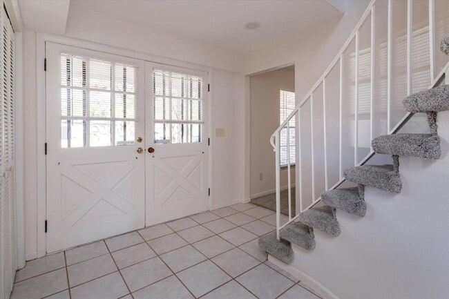 Building Photo - Updated 4-Bedroom Longwood Rental with Pool & Lawn Care Included – Move-In Ready