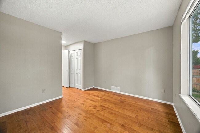 Building Photo - 9333 Cattail Ct