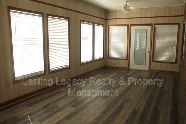 Building Photo - 1056 Hasty School Rd