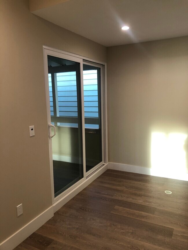 Building Photo - 2806 Ocean Dr