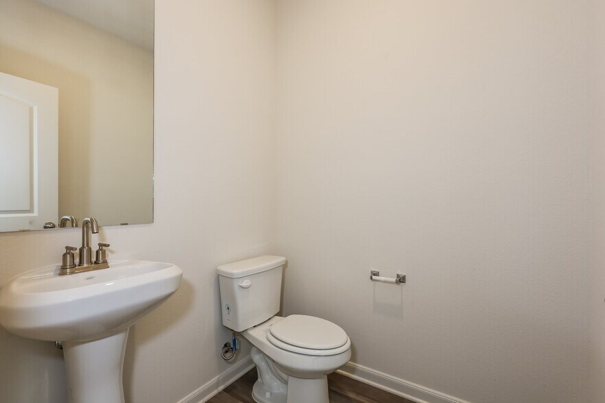 Building Photo - 1328 Redpine Dr