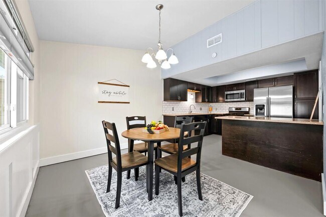 Building Photo - 1702 Coturnix Dr