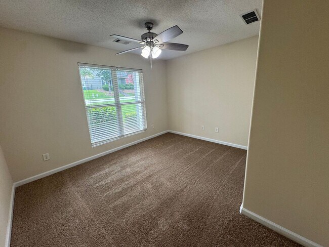 Building Photo - 118 Fern Ridge Ct