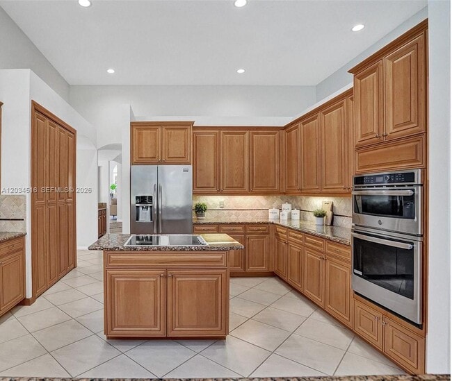 Building Photo - 2501 Poinciana Dr