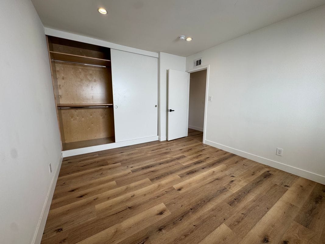 Building Photo - 1347 N Stanley Ave