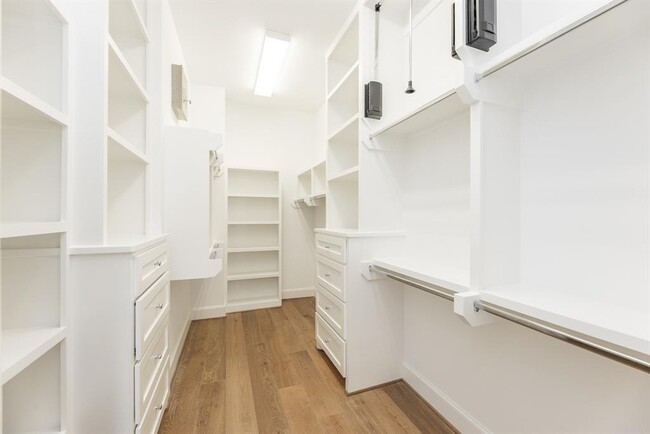 Building Photo - 7518 Viano Ln