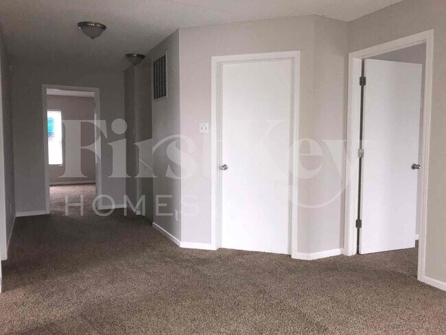 Building Photo - 1749 Blue Grass Pkwy