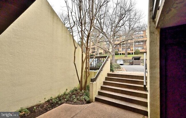 Building Photo - 2212 S Randolph St